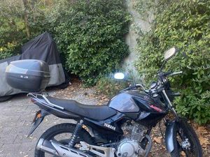 YAMAHA YBR 125 + TOPCASE/CASQUE/ANTIVOL/HOUSSE/GANTS