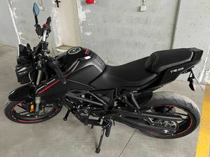 VOGE 125R 125 CC - PRETA / VERMELHA GANDRA