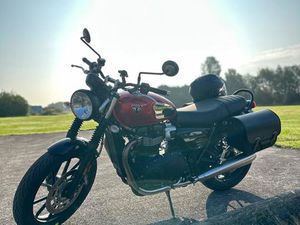 TRIUMPH SPEED TWIN 900 ROADSTER/RETRO PETROL EURO 5 (65 PS)