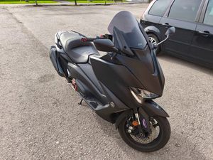 YAMAHA TMAX 560