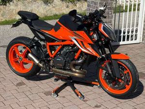 SUPER DUKE R