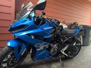SUZUKI GSX-8R 776 SUPER SPORTS PETROL MANUAL EURO 5 (83 PS) 776 CC