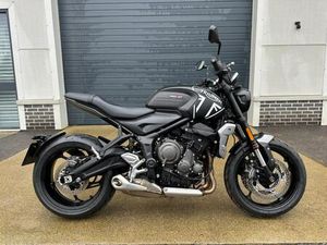 TRIUMPH TRIDENT 660 2022 72 REG - ONLY 2739 MILES