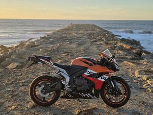 HONDA CBR 600RR 2008 ESGUEIRA