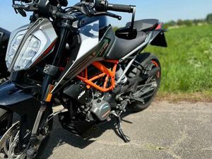KTM DUKE 125 AUS 2022 ERST 2.950KM