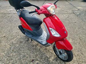 PIAGGIO FLY 50 4 TAKT ROLLER SCOOTER