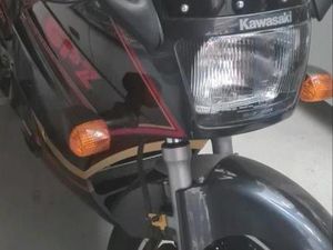 KAWASAKI GPZ 600 R