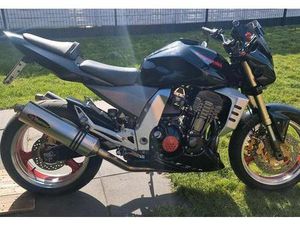 KAWASAKI Z 1000 MIT AKRAPOVIČ AUSPUFF SEHR GEPFLEGT