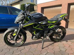 KAWASAKI Z125 GEPFLEGT, WENIG KILOMETER, MIT ZUBEHÖR