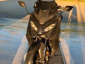 YAMAHA T-MAX 560