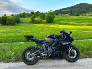 YAMAHA YZF-R7 →