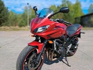 YAMAHA FAZER 600 RJ14 SCHICKES ROT TÜV SERVICE NEU TIEFERGELEGT