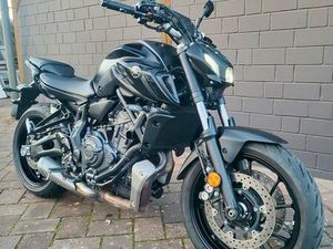 YAMAHA MT-07 - 1. HAND