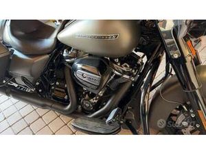 HARLEY DAVIDSON ROAD KING SPECIAL