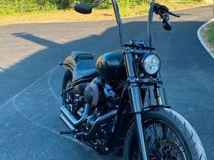 MOTO SOFTAIL STANDARD NOIR SATIN