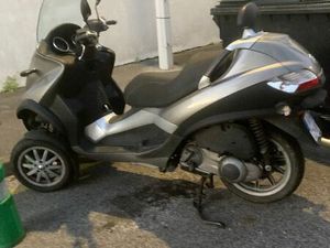 VENDS SCOOTER PIAGGO MP3 250CM3