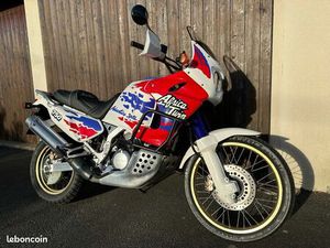 AFRICA TWIN 750