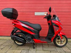 ZEER MOOIE AANGEKLEDE APRILIA SXR 50 BJ 2022 SLECHT 7200KM — SCOOTERS | APRILIA — MARKTPLAATS