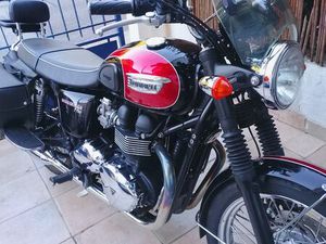 TRIUMPH BONNEVILLE T100