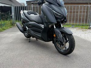 YAMAHA XMAX