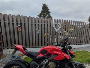 DUCATI STREETFIGHTER V4