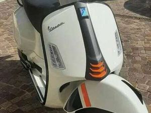 VESPA GTS SUPER SPORT 300 BIANCO