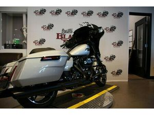 2024 HARLEY-DAVIDSON® FLHX ATLAS SILVER
