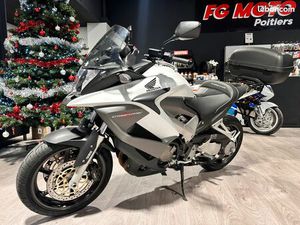 VFR 800 CROSSRUNNER 2011 * GARANTIE JUSQUA 12 MOIS