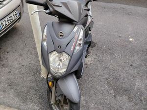 JE VENDS MON ORBIT 2 EN EXCELLENT ÉTAT. LE MOTEUR VIENT D’ÊTRE ENTIÈREMENT REFAIT À NEUF, DONC LE SCOOTER EST FIABLE, PROPRE ET PRÊT À ROULER SANS FRAIS
