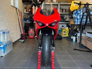 ② DUCATI PANIGALE V2