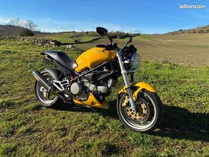 DUCATI 750 MONSTER