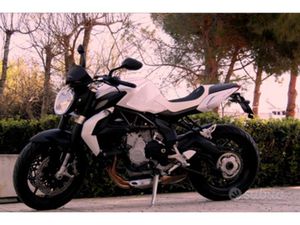 MVAGUSTA BRUTALE 675