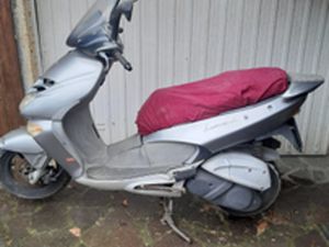 SCOOTER LEONARDO 2002