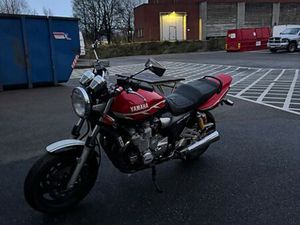 YAMAHA XJR1300