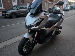 ② HONDA ADV 350 SUPER PROPRE