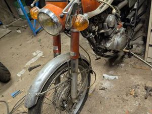 TRÈS BELLE MOTO HONDA 125 CB K4 ORANGE ET BLANCHE