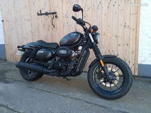 HYOSUNG GV125 BOBBER