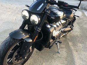 TRIUMPH SÉRIE LIMITÉE 750 EX - CARBONE