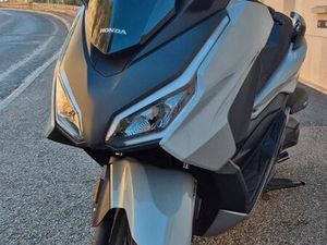 HONDA FORZA 350 – 2023 – TRÈS BON ÉTAT