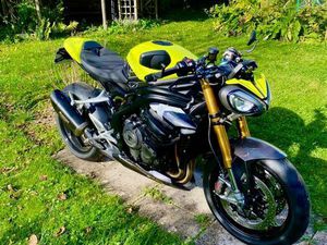 TRIUMPH SPEED TRIPLE 1200 RX SÉRIE LIMITÉE