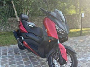 YAMAHA XMAX 125 AKRAPOVIC