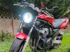 YAMAHA FAZER 600 ROUGE – LOOK NAKED – COMPATIBLE A2 (KIT FOURNI)