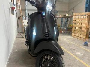 VESPA SPRINT NOTTE E4 2020 — SCOOTERS | VESPA — MARKTPLAATS