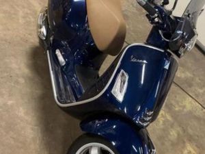 GTS 250CC HPE AUTOWHEELIE !! (A2) NL — SCOOTERS | VESPA — MARKTPLAATS