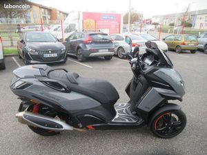 PEUGEOT 400 METROPOLIS GT