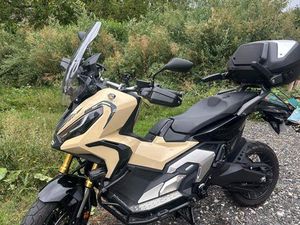XADV 750 COULEUR RARE