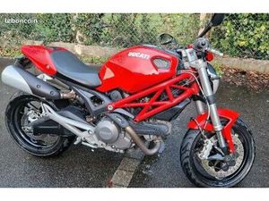 DUCATI MONSTER 696