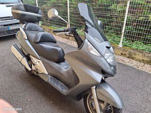 SCOOTER HONDA SILVERWING 600 AVEC TOP CASE