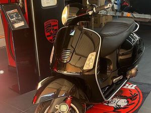 SCOOTER VESPA 300 CM3 GTS SUPER SPORT NOIR