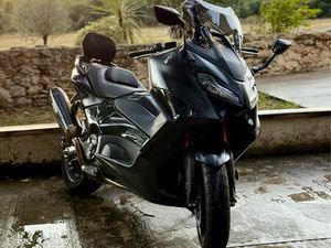 YAMAHA 560 TMAX TECHMAX AKRAPOVIC